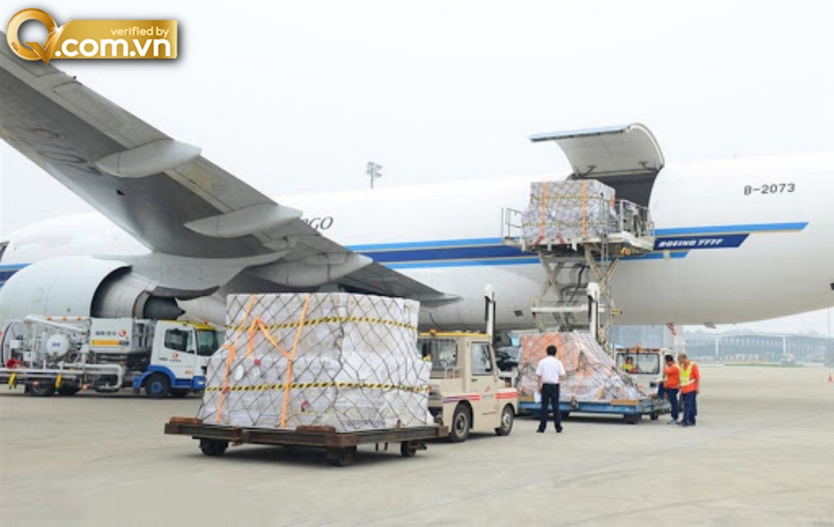 Vận chuyển toàn cầu bị ảnh hưởng bởi dịch Covid-19 - Nhiều hàng hoá đang bị mắc kẹt 4 van chuyen toan cau bi tri tre ink