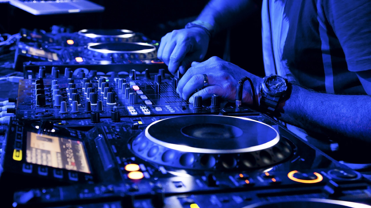 8 bộ điều khiển DJ tốt nhất cho người mới bắt đầu năm 2021 3 thiet bi dj cho nguoi moi bat dau 8